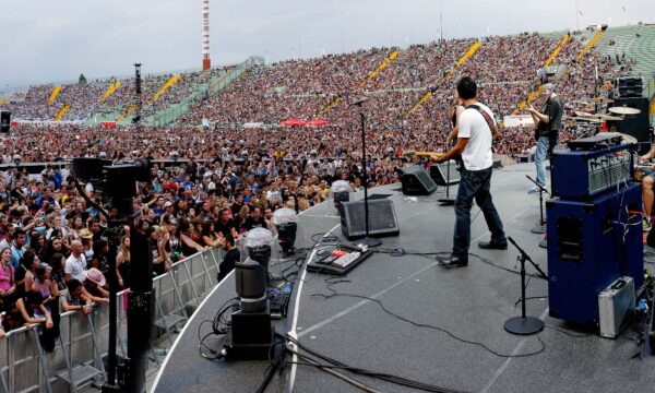 i FLEMT all' apertura del concerto di Bon Jovi di fronte a 40000 persone